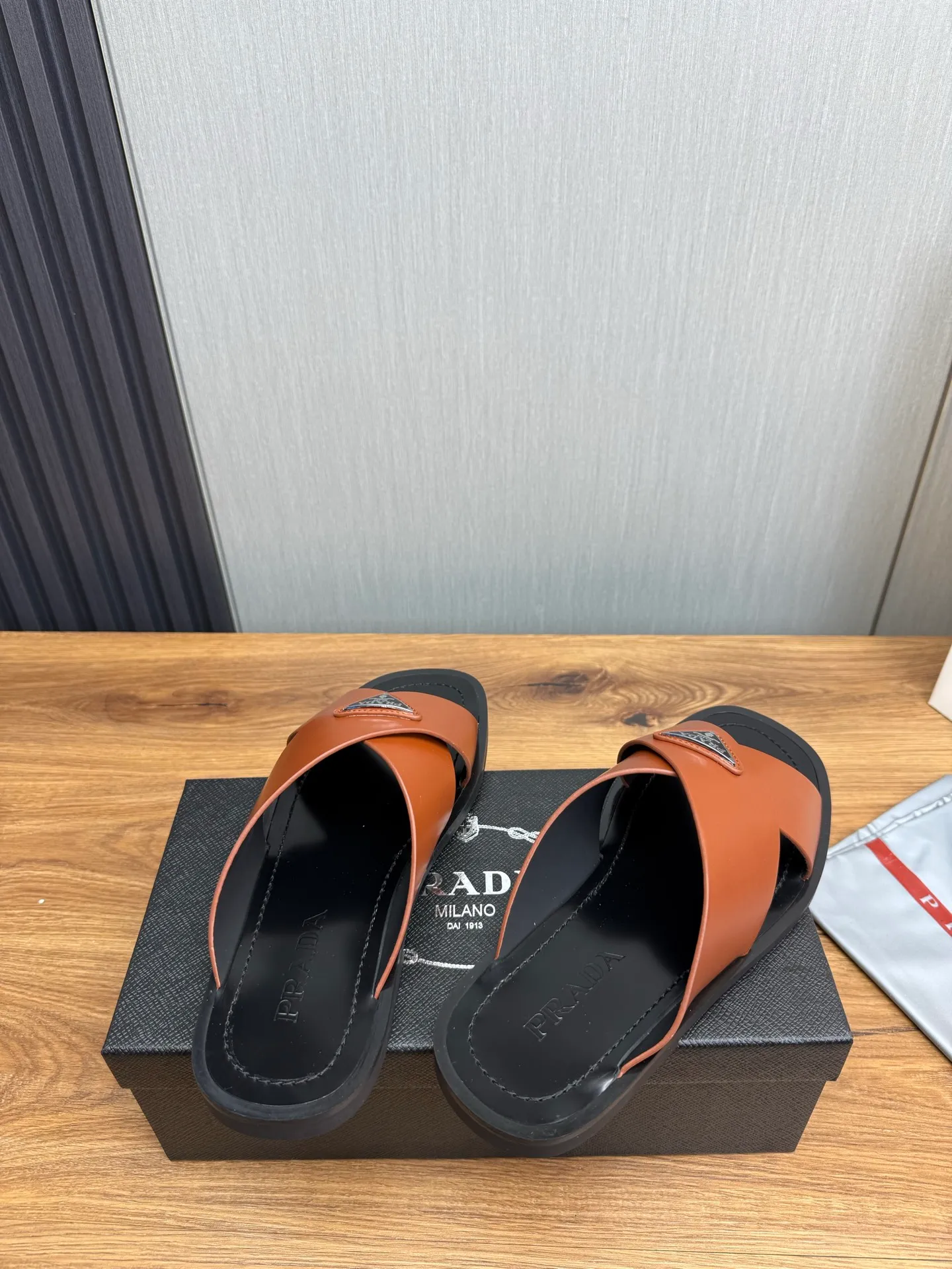 Factory price 340💰 ＰＲＡＤＡPrada - popular men's slippers hot sale 🔥 🩴Official website one to one production 38-45 sizes 45 46 🉑️Customized!